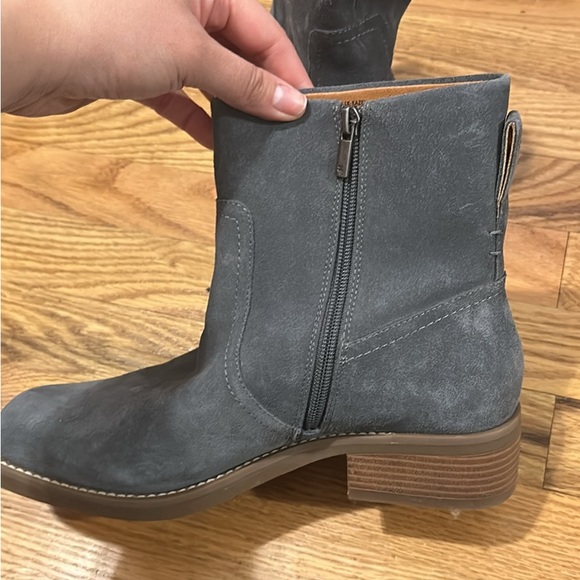 Brand new Lucky Brand Booties size 9 1/2 - Picture 2 of 4